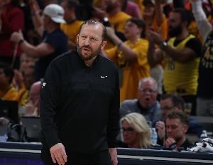 躺着赚钱?锡伯杜去年7月刚刚与尼克斯续约 合同约3年3000万