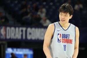 蔡老板出手？?著名网站模拟：杨瀚森36顺位被篮网选走