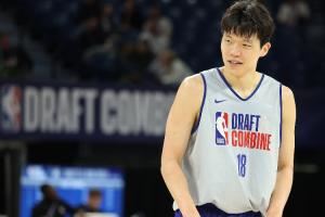 ?那天可是首轮选秀日哦！青岛6月26日邀请球迷来主场见证选秀