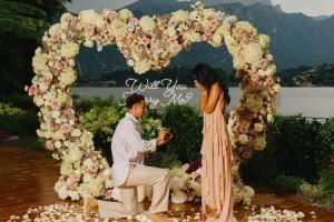 太子妃答应了?红军太子琼斯求婚女友成功！